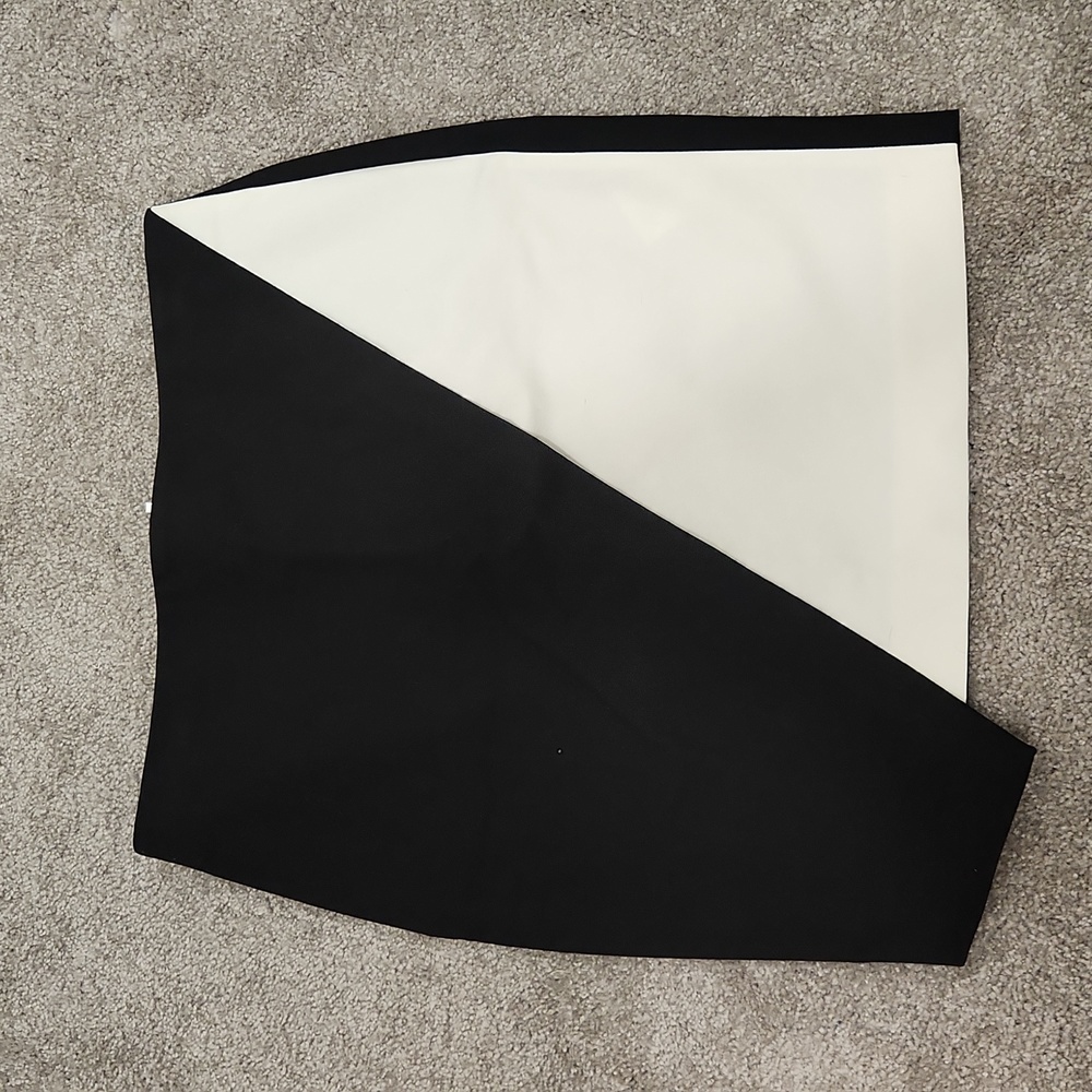 Banana Republic Black/White Mini Skirt